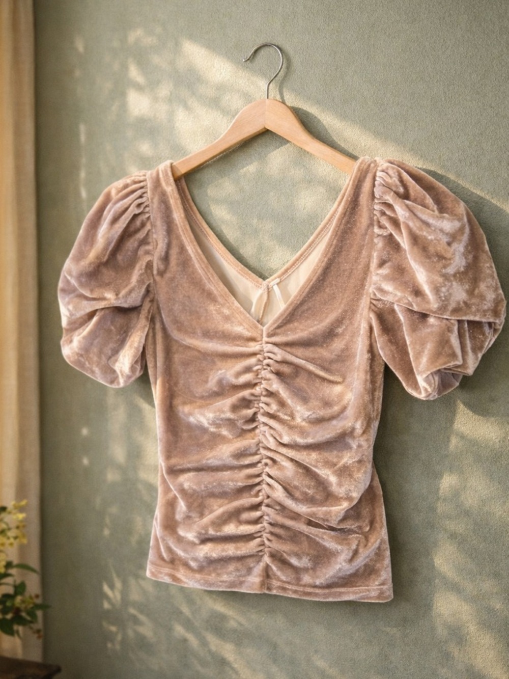 Free People Velvet Puff Sleeve Ruched Top XS Blush Pink Beige V Neck Boho